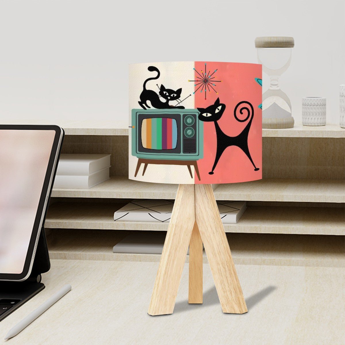 Kate McEnroe New York Atomic Cat Retro TV Table Lamp, Mid Century Modern Amoeba Accent Light, Vintage MCM Abstract Tripod LampTable LampsxG0M7A5NEI