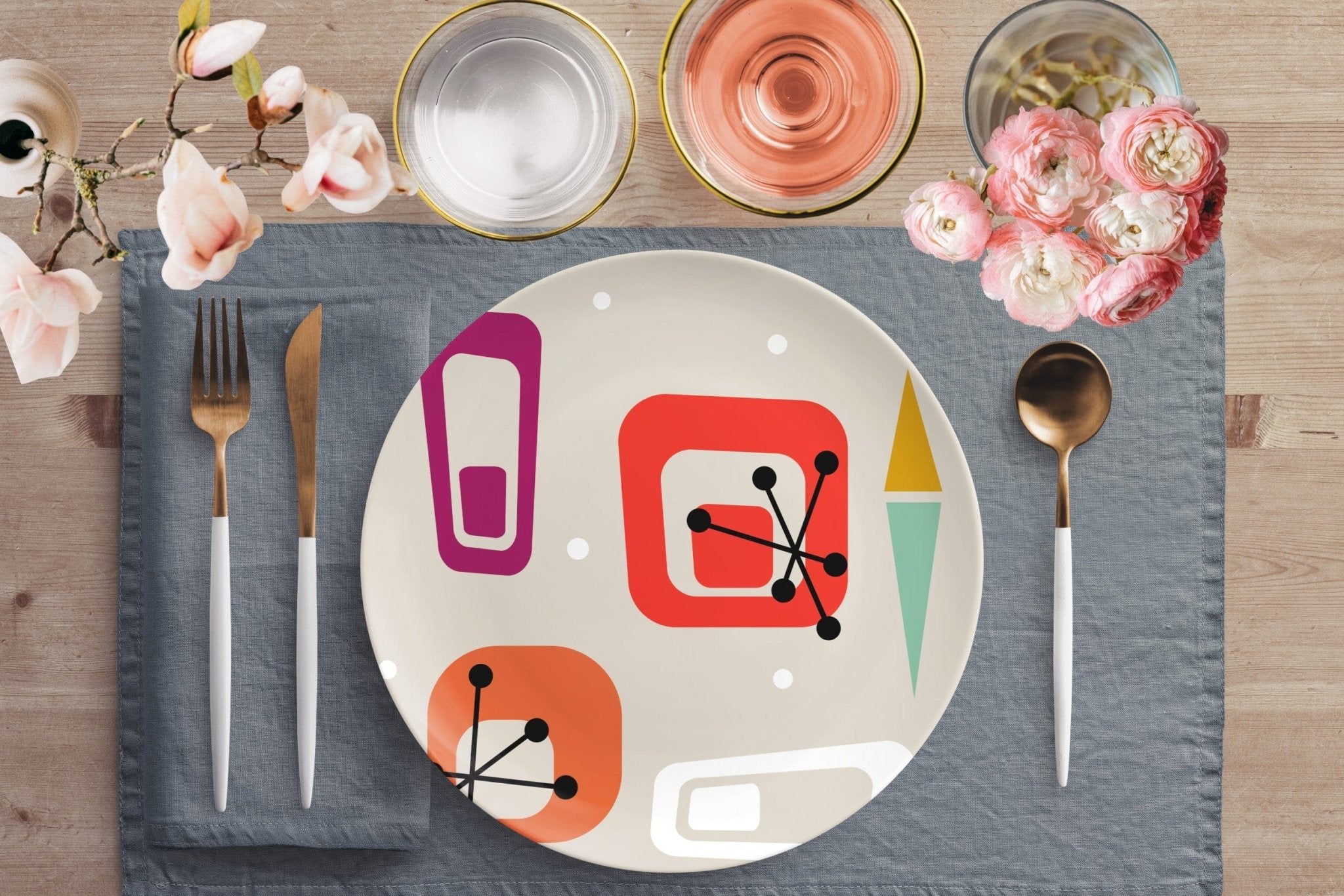 Kate McEnroe New York Dinner Plate in Mid Century Modern PrintPlatesP20 - RET - CRE - 17S