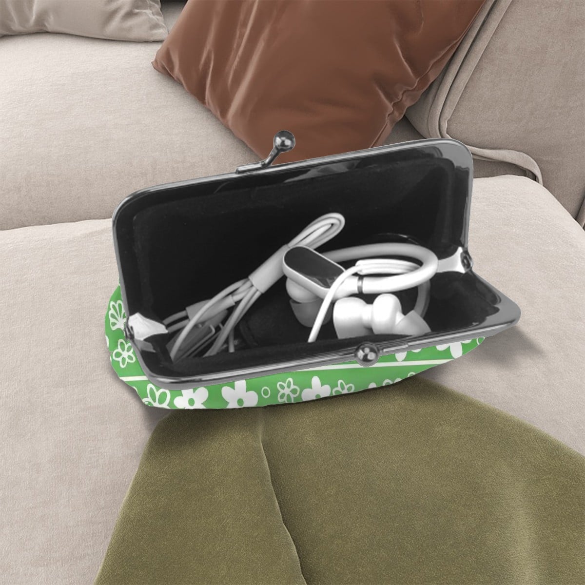 Kate McEnroe New York Mid Century Modern Pyrex Inspired Retro Daisy Floral Kisslock Coin PurseCoin Pursesc5jshvvyhe