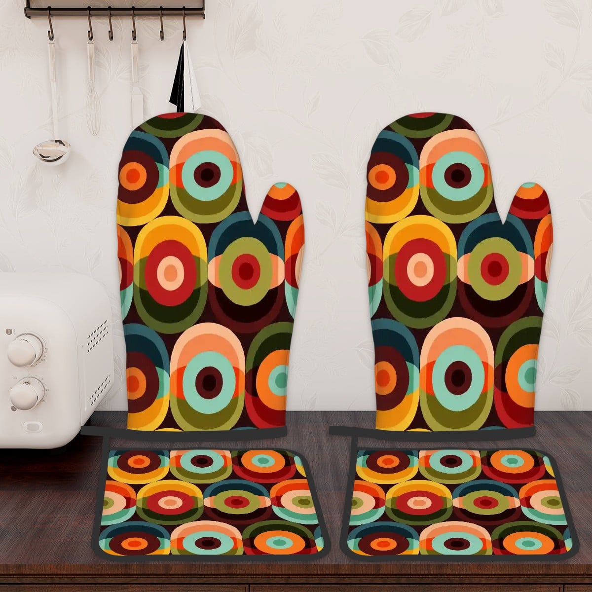 Kate McEnroe New York Retro Groovy Geometric Mid Century Modern Oven Mitts & Pot Holders SetOven Mitts & Pot Holder SetdcKTugsJcQ
