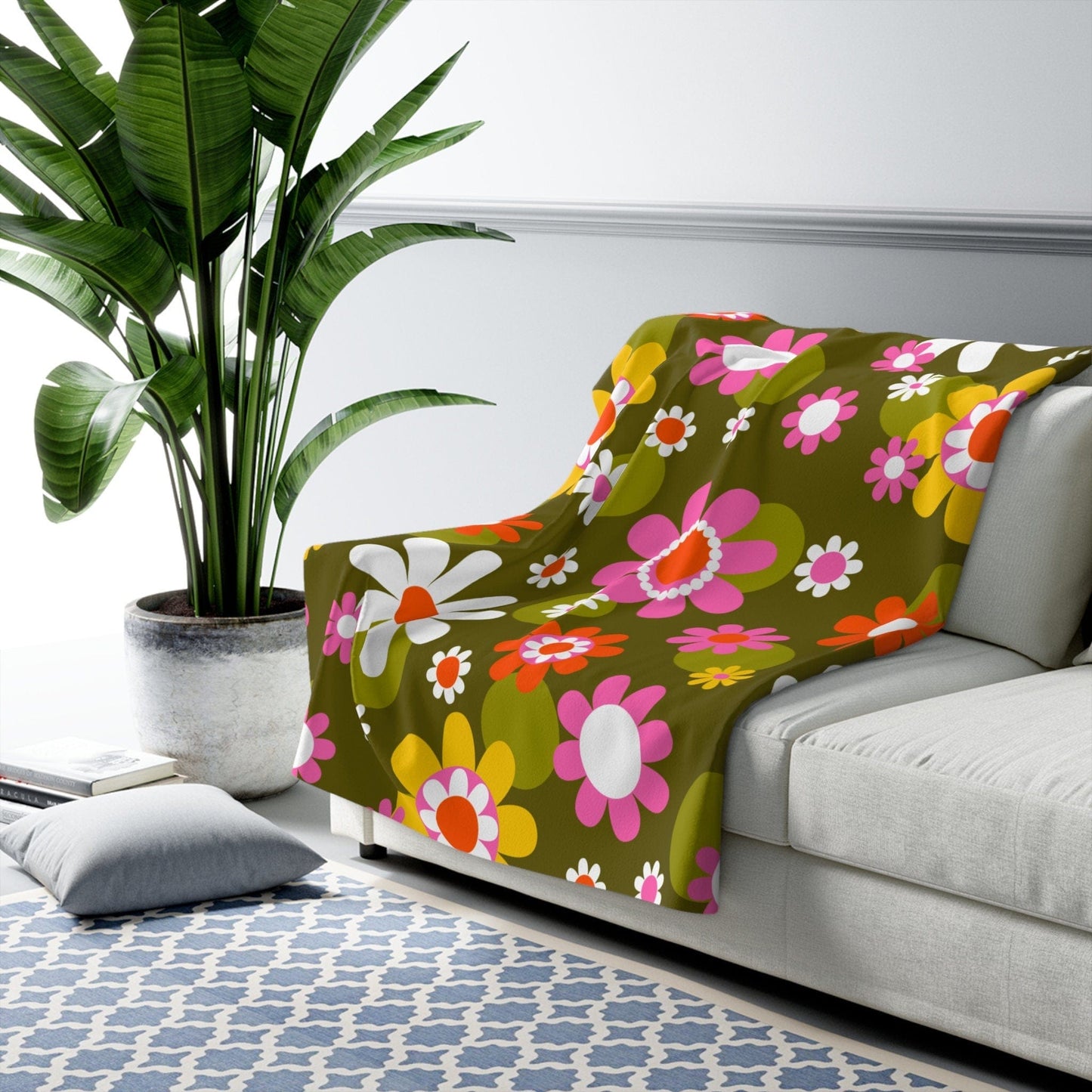 Kate McEnroe New York 70s Hippie Flower Power Sherpa Blanket, Retro Daisy Print Sofa Couch Throw, Groovy Pink & Green Fleece Blanket - 13399123 Blankets