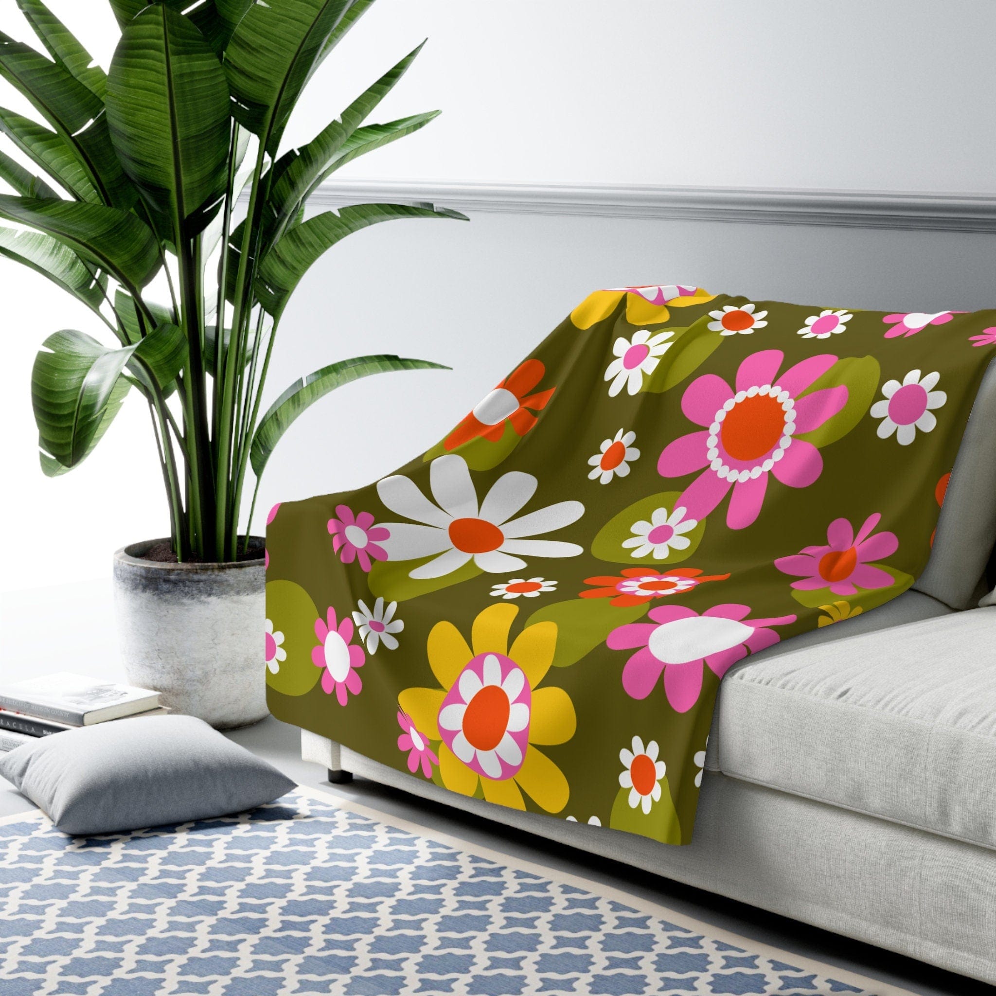 Kate McEnroe New York 70s Hippie Flower Power Sherpa Blanket, Retro Daisy Print Sofa Couch Throw, Groovy Pink &amp; Green Fleece Blanket - 13399123Blankets14887717446536947707