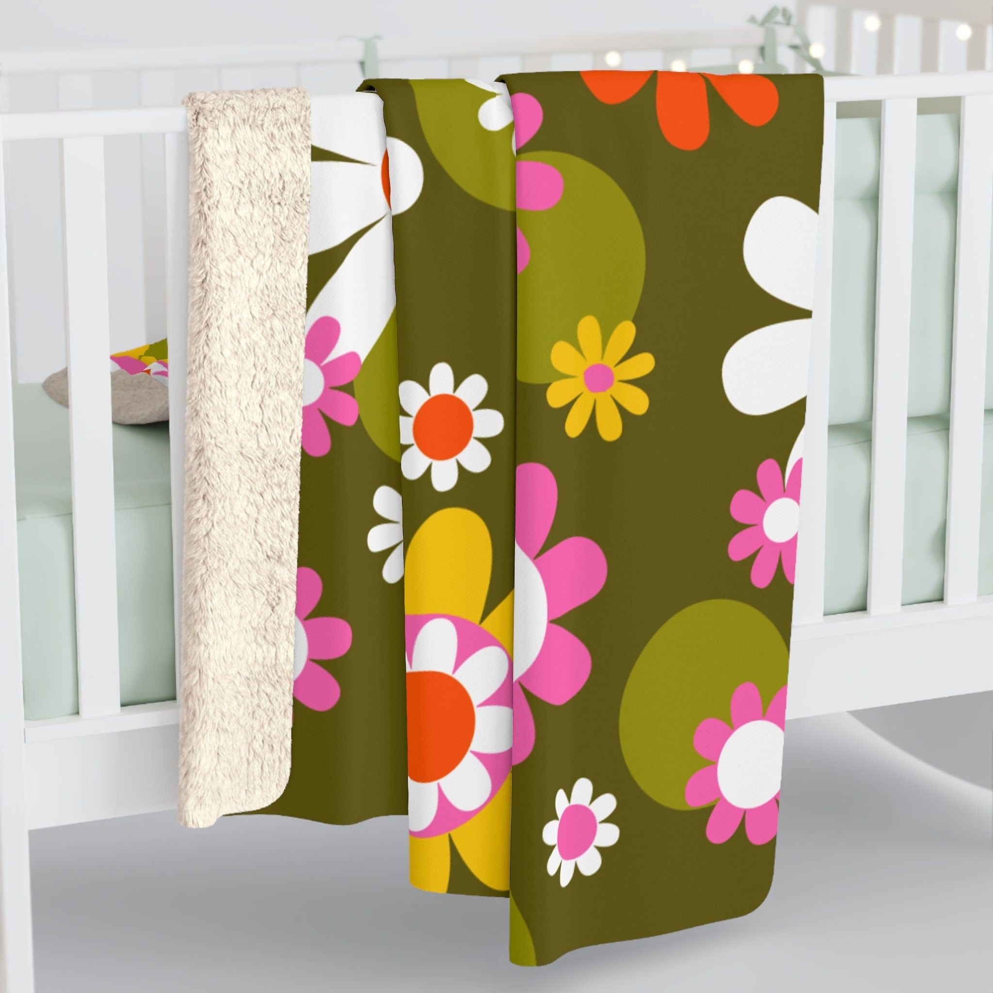Kate McEnroe New York 70s Hippie Flower Power Sherpa Blanket, Retro Daisy Print Sofa Couch Throw, Groovy Pink &amp; Green Fleece Blanket - 13399123Blankets14887717446536947707