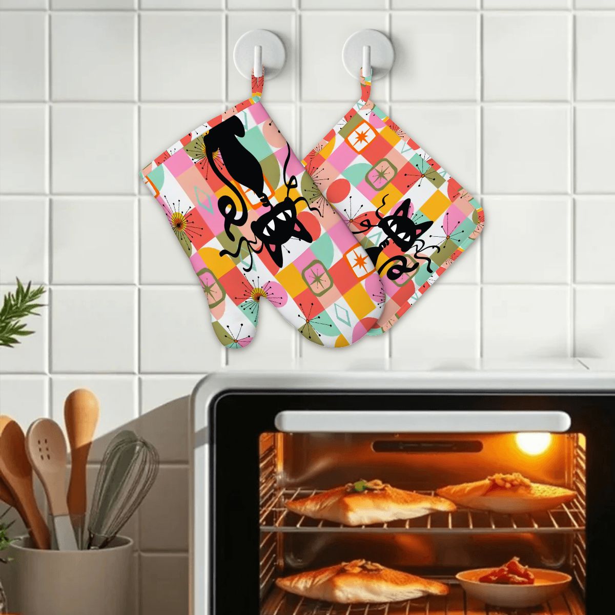 Kate McEnroe New York Atomic Cat Oven Mitt Pot Holder Set, Retro Kitschy MCM Kitchen (Left)Oven Mitts &amp; Pot Holder SetIX3hJVsUbr