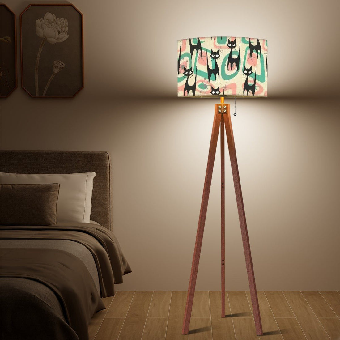 Kate McEnroe New York Atomic Cat Tripod Floor Lamp, Retro Mid Century Modern Statement Lighting, Funky MCM Living Room or Bedroom Accent PieceFloor LampsC6Mcd9lQxf