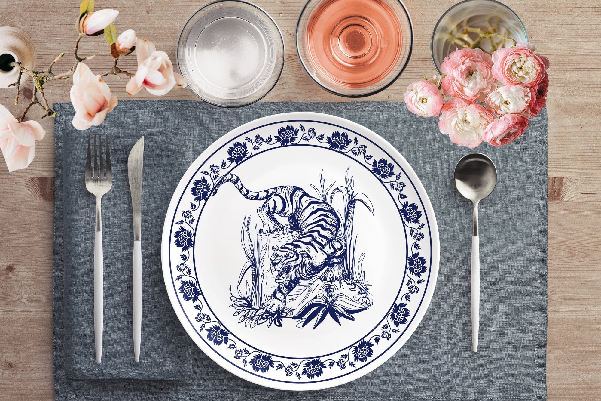 Kate McEnroe New York Chinoiserie Blue and White Tiger Dinner PlatePlatesP20 - CHI - TIG - 1S