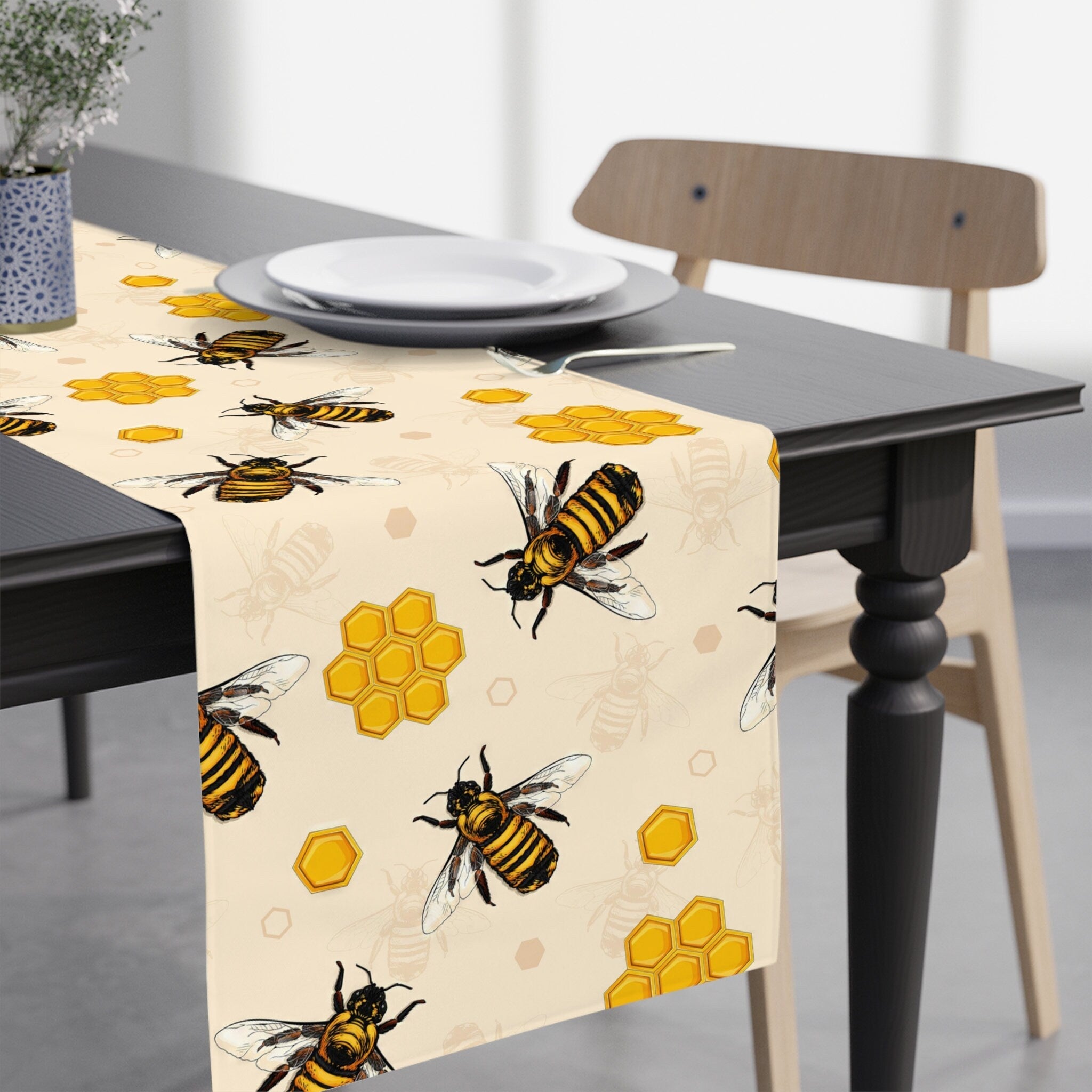 Kate McEnroe New York Country Farmhouse Honey Bee Hive Table RunnerTable Runners27366546856378167079