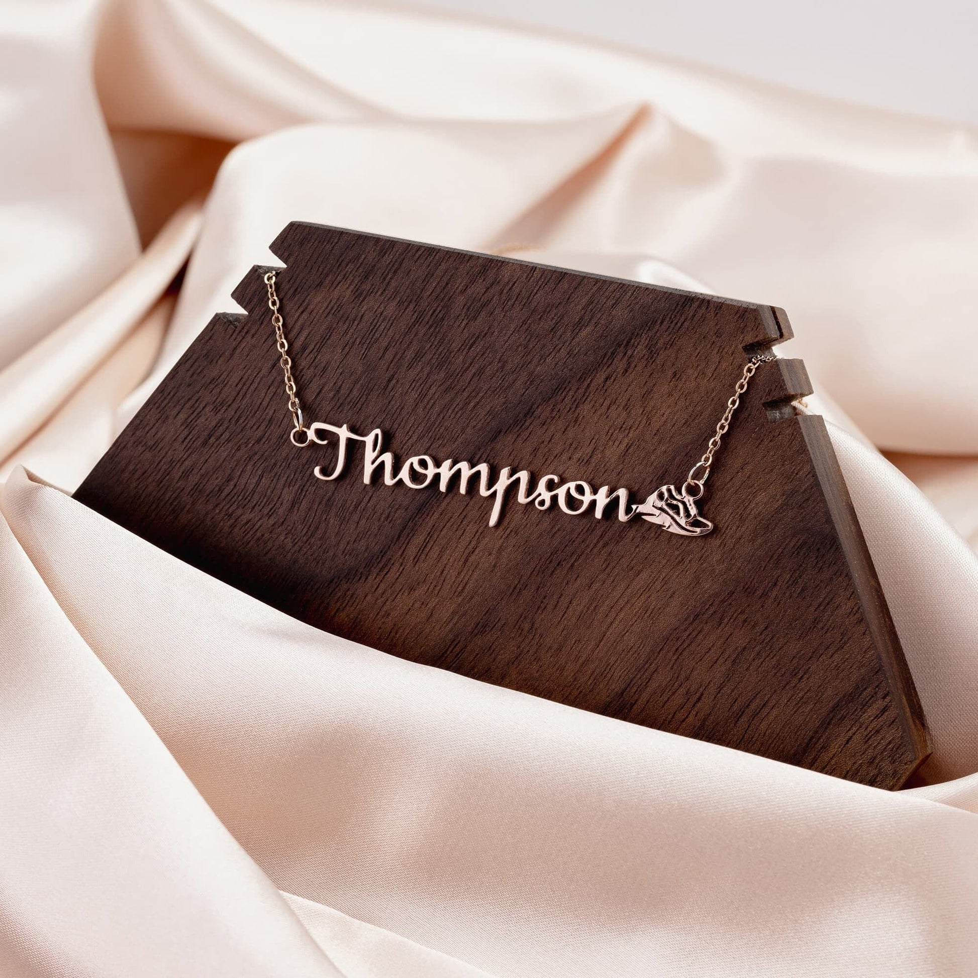 Kate McEnroe New York Personalized Sports Mom 18k Gold Necklace Jewelry Track / Rose Gold NCKRSGCHN01-TRK