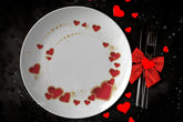 Kate McEnroe New York Red Hearts and Butterflies Valentine Dinner PlatePlatesP20 - BUT - HEA - 26AS