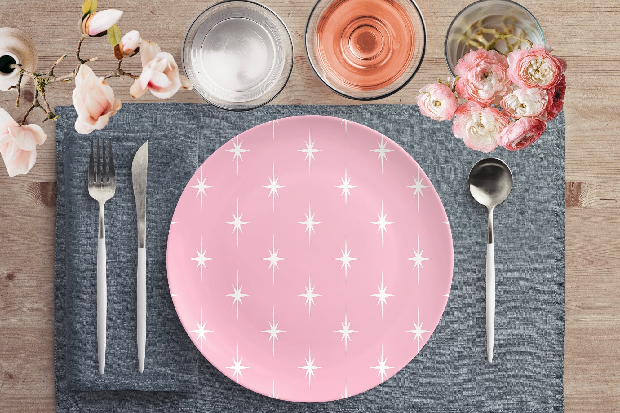 Kate McEnroe New York Retro 1950s Atomic Starburst Pink Mid Century Modern Dinner PlatePlatesP20 - PIN - STB - 79S