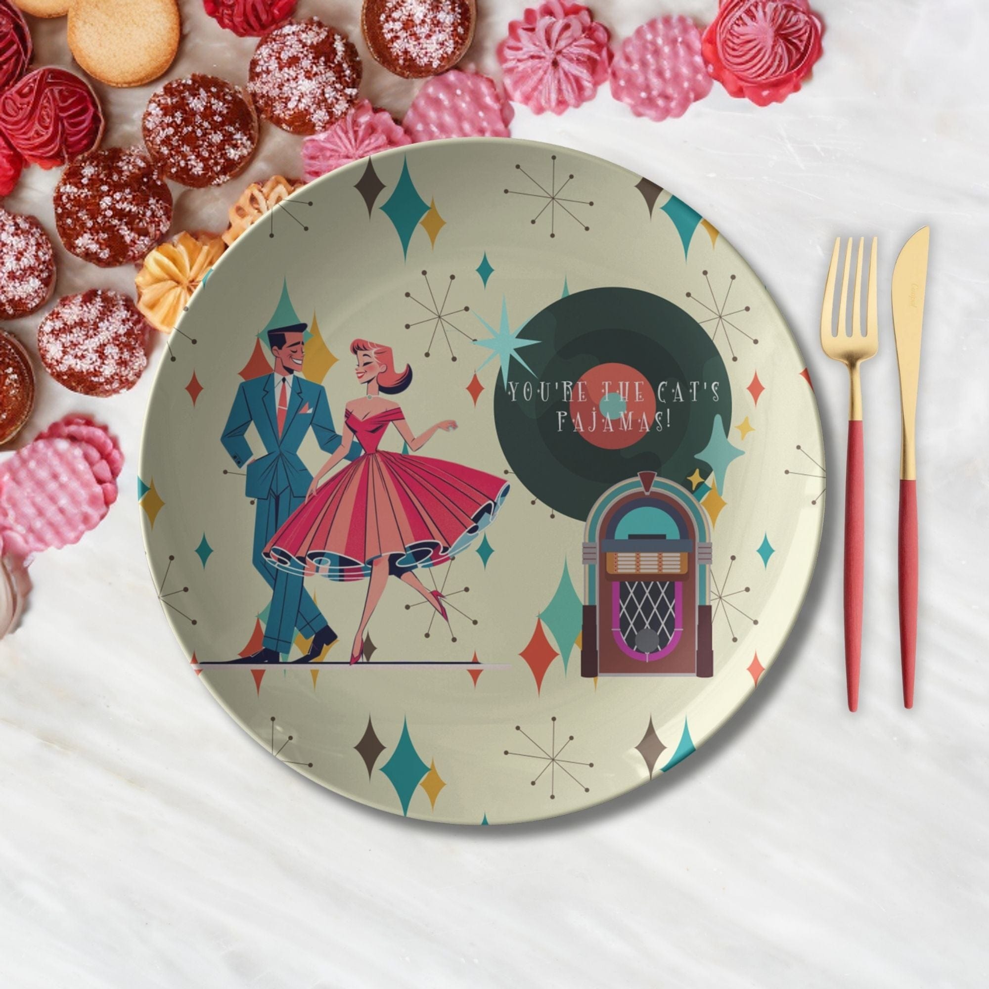 Kate McEnroe New York Retro 50s Couple Kitschy Mid Century Modern Dinner Plate, MCM Vintage Style DishPlatesP22 - REG - GCPL - 5S