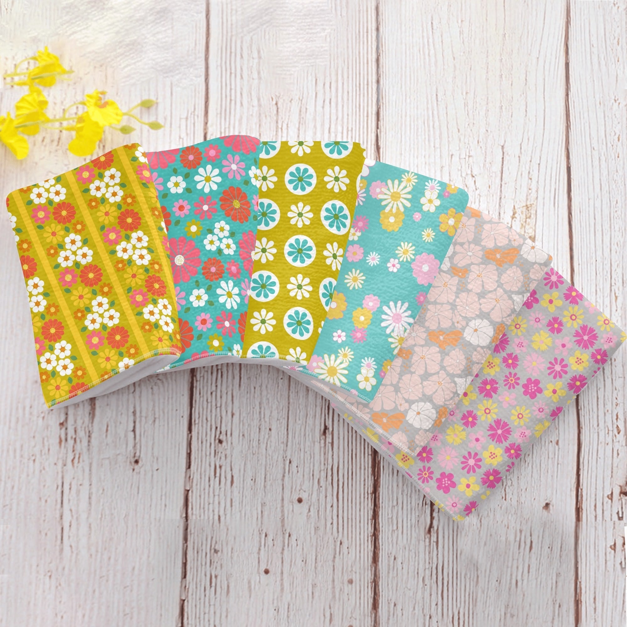 Kate McEnroe New York Retro Mod Floral Hand Towels, Mid Century Modern 60s Kitsch Bathroom Decor, Groovy Daisy TowelsHand TowelsNRQ5G87Y - 1