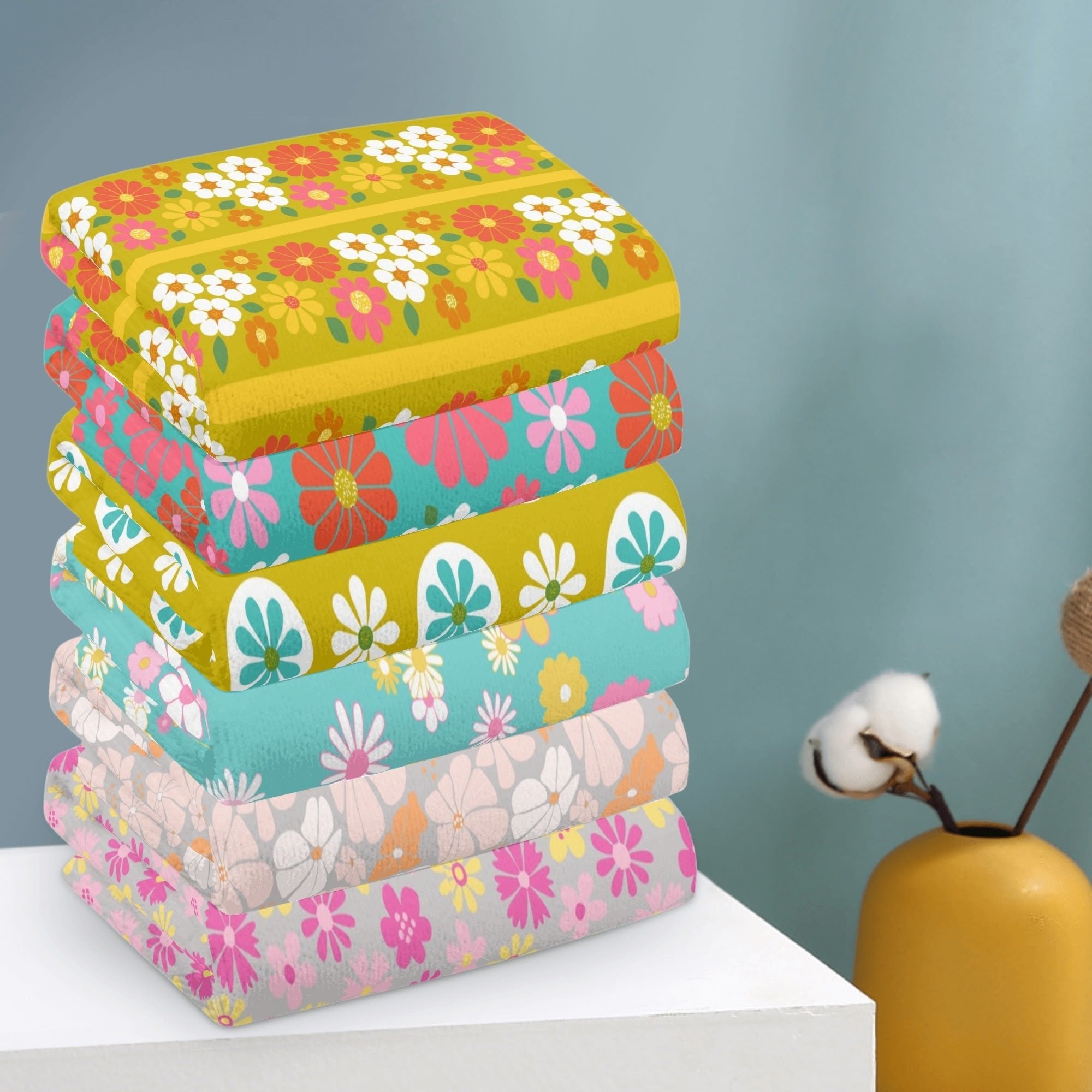 Kate McEnroe New York Retro Mod Floral Hand Towels, Mid Century Modern 60s Kitsch Bathroom Decor, Groovy Daisy TowelsHand TowelsNRQ5G87Y - 1