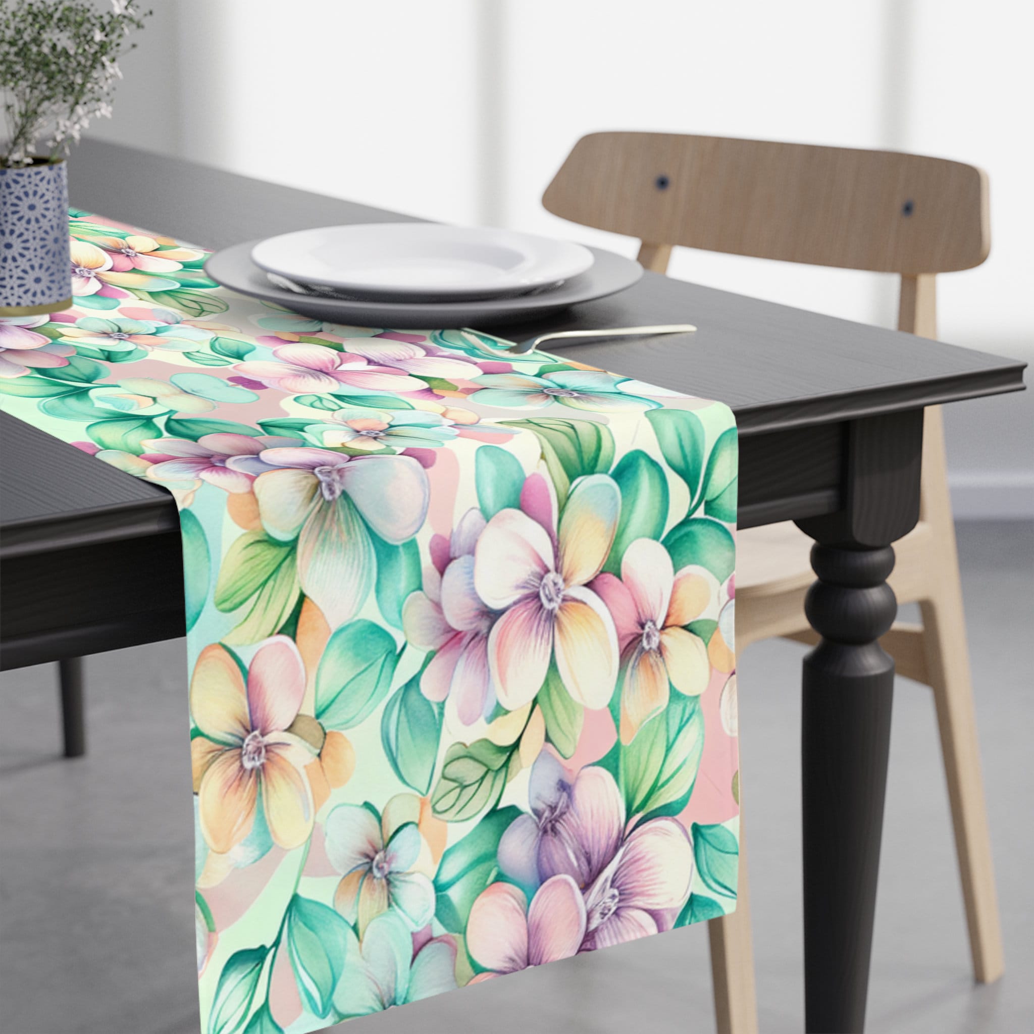 Kate McEnroe New York Spring Floral Table RunnerTable Runners75391902314235755293