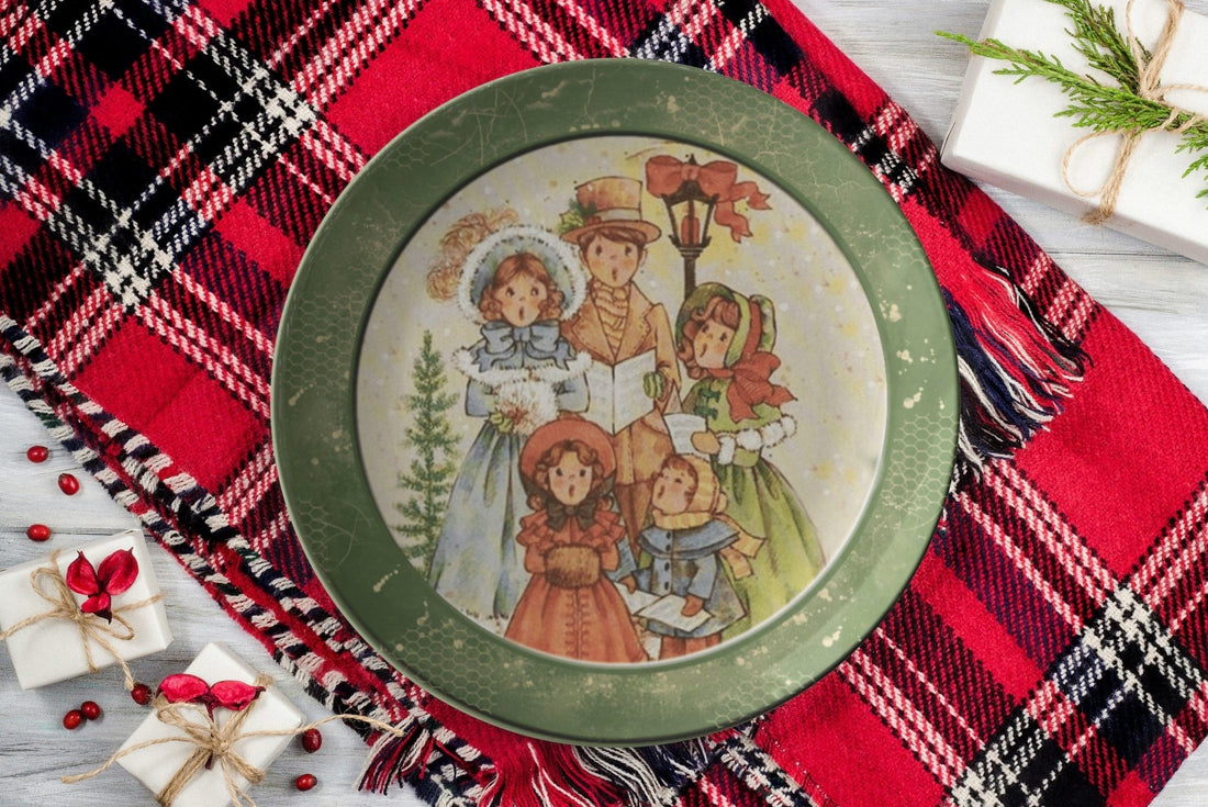 Kate McEnroe New York Vintage Green Christmas Carolers Scene Dinner PlatePlates9820SINGLE